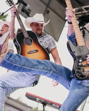 Jason Aldean, Chase Matthew & Mackenzie Carpenter